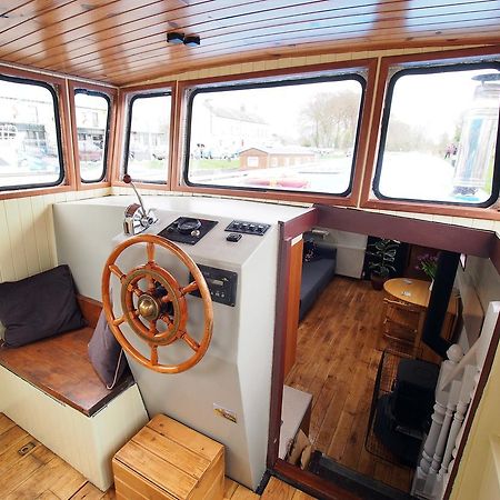 Roisin Dubh Houseboat Hotel Sallins Eksteriør billede