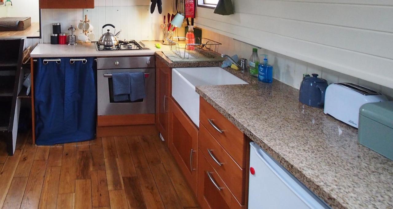Roisin Dubh Houseboat Hotel Sallins Eksteriør billede