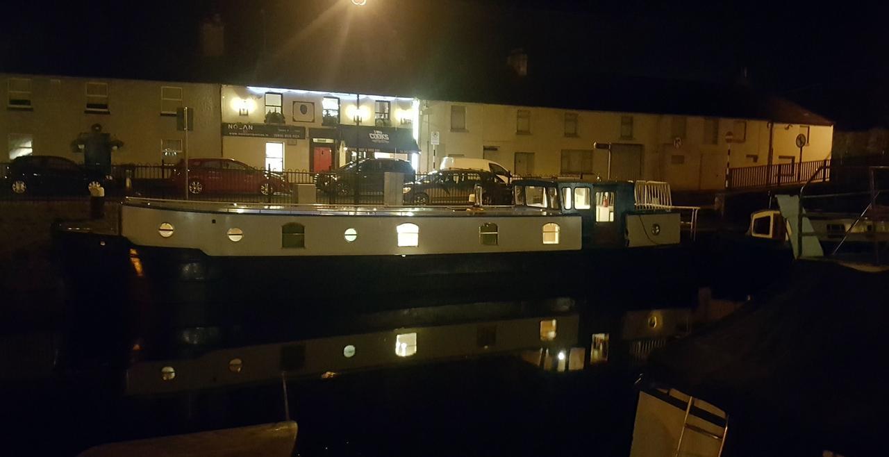 Roisin Dubh Houseboat Hotel Sallins Eksteriør billede