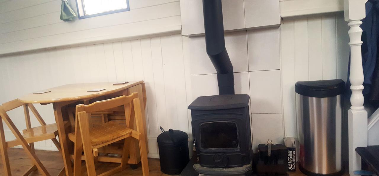 Roisin Dubh Houseboat Hotel Sallins Eksteriør billede