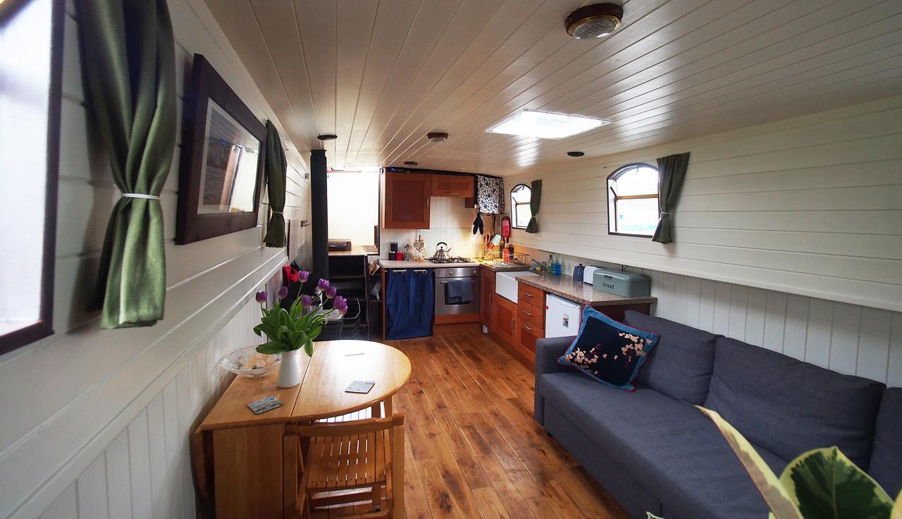 Roisin Dubh Houseboat Hotel Sallins Eksteriør billede
