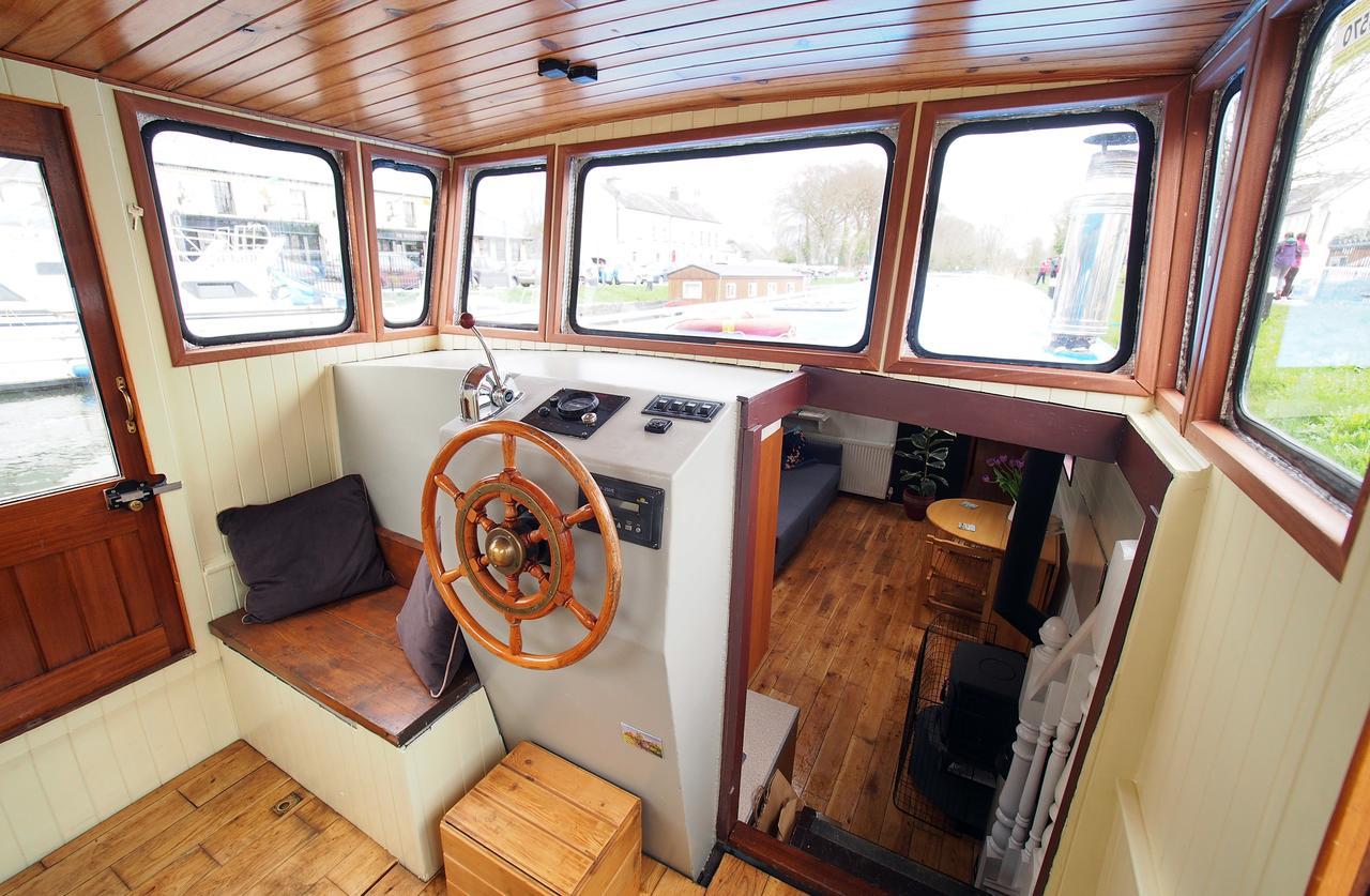 Roisin Dubh Houseboat Hotel Sallins Eksteriør billede