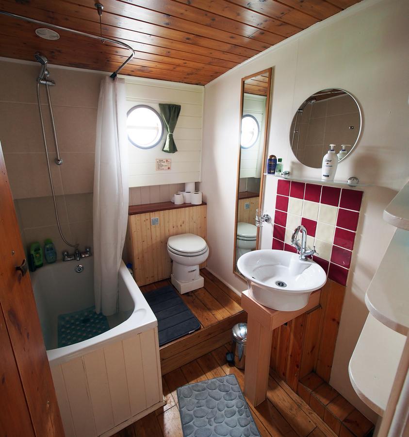 Roisin Dubh Houseboat Hotel Sallins Eksteriør billede