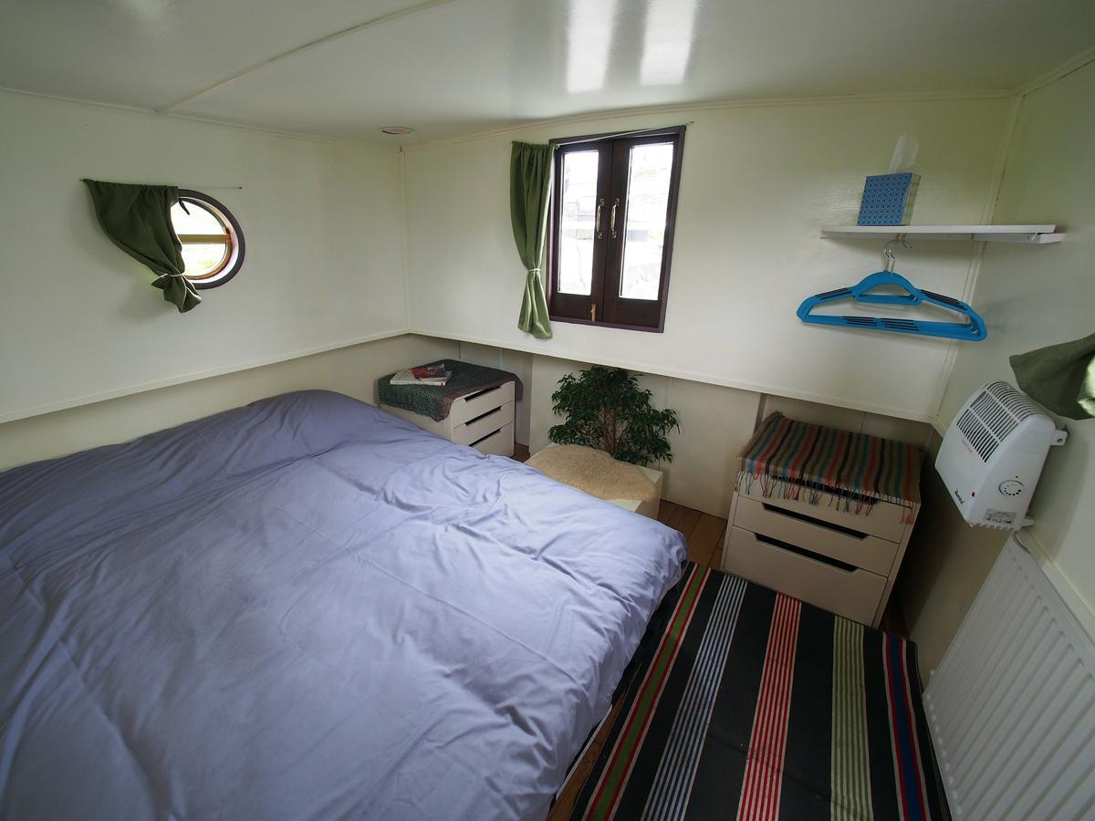 Roisin Dubh Houseboat Hotel Sallins Eksteriør billede