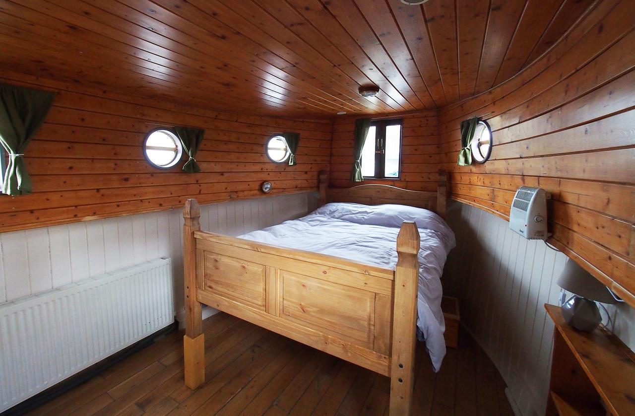 Roisin Dubh Houseboat Hotel Sallins Eksteriør billede