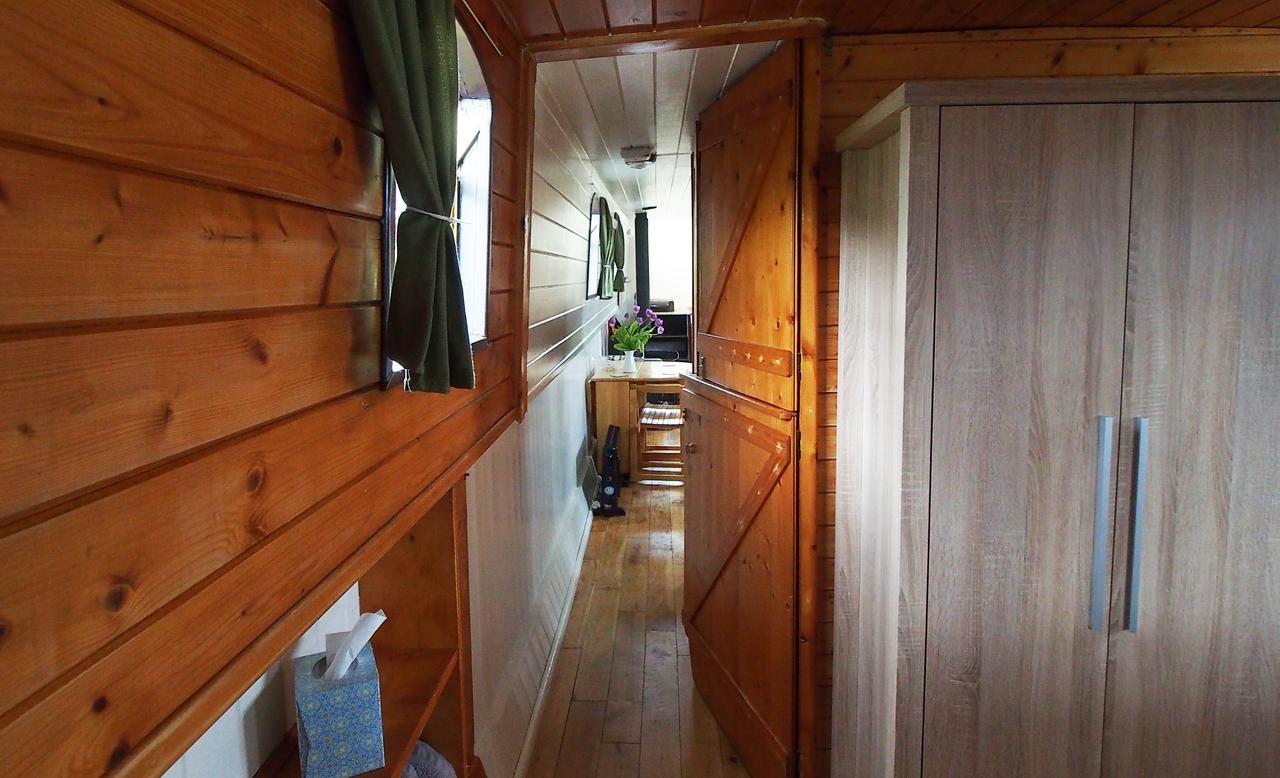 Roisin Dubh Houseboat Hotel Sallins Eksteriør billede
